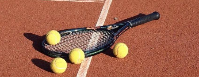 La vârsta de 20 de ani un jucător abia începe să se întreţină din banii câştigaţi la turnee. Până atunci, unii părinţi cheltuiesc în fiecare an aproape cât pentru o casă pe pregătire